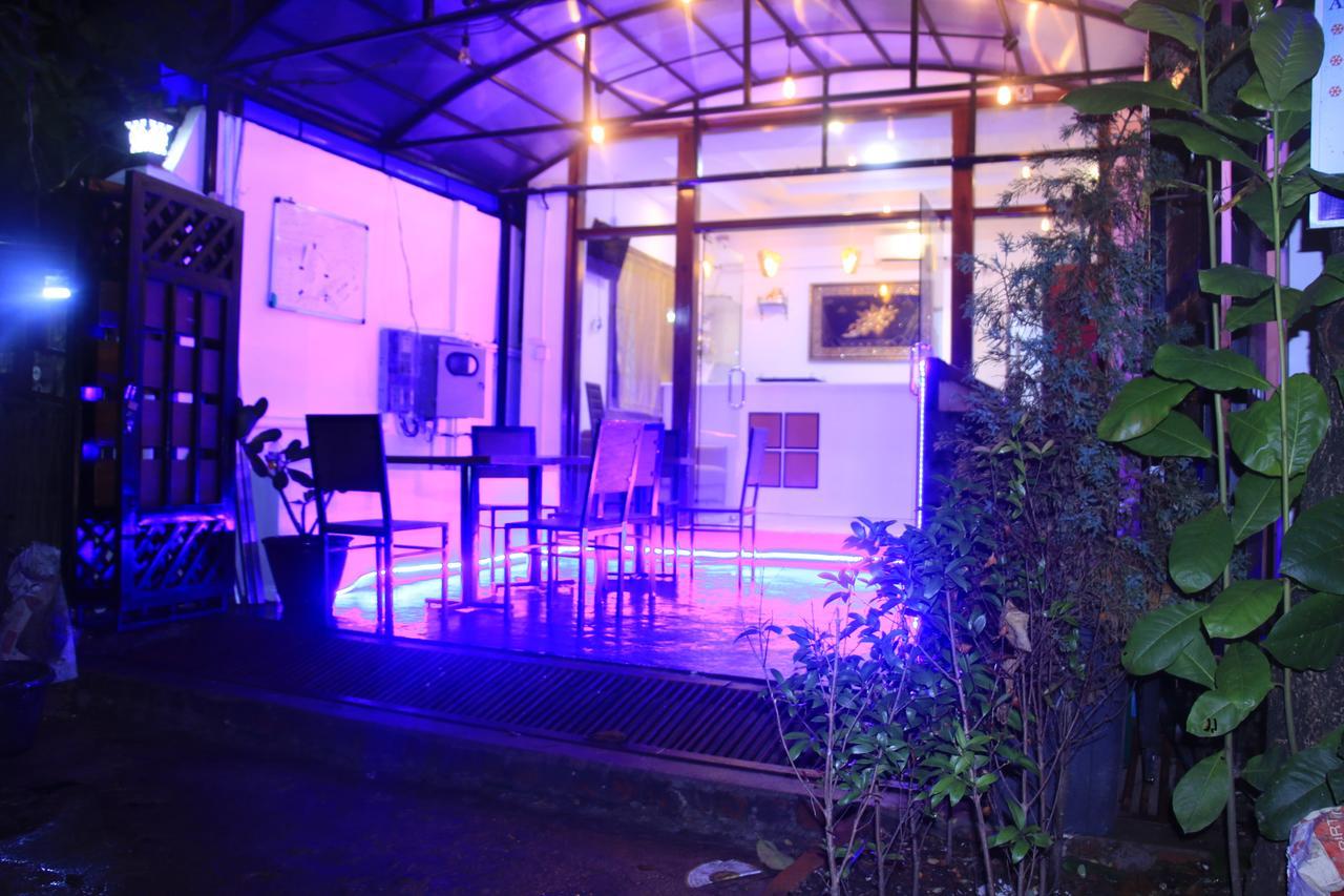 The Lodge Yangon Poshtel Exterior photo
