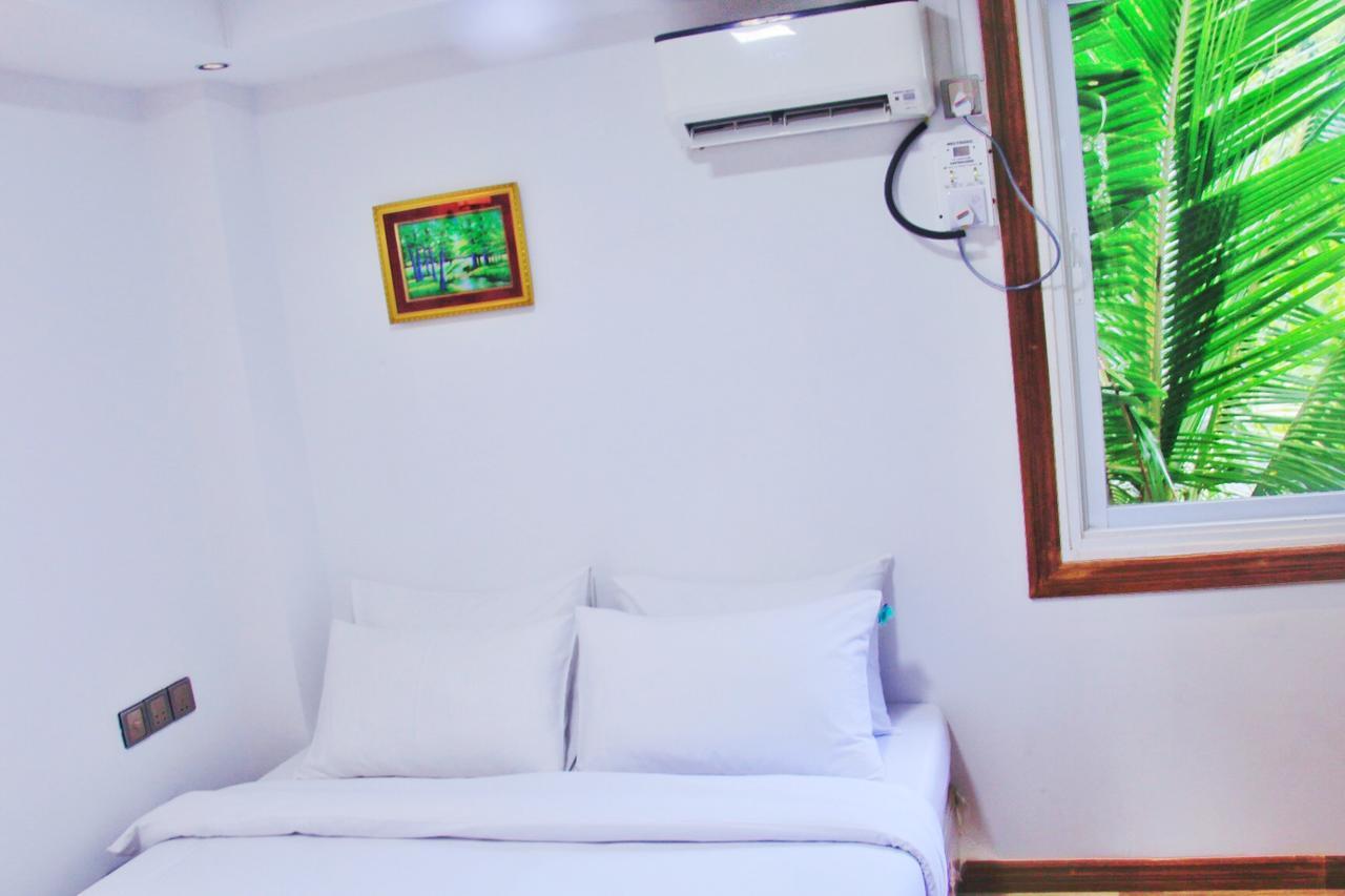 The Lodge Yangon Poshtel Exterior photo